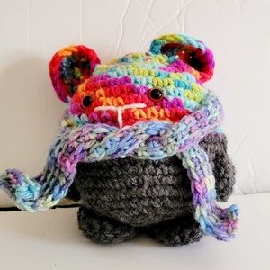 Hamster amigurumi with scarf